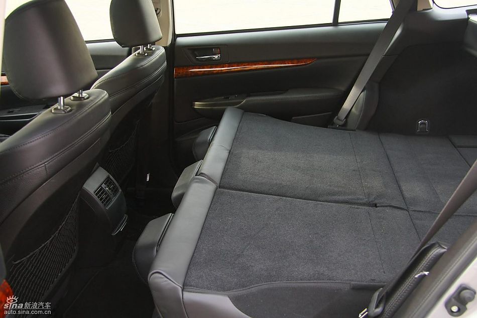 斯巴鲁新傲虎内饰实拍