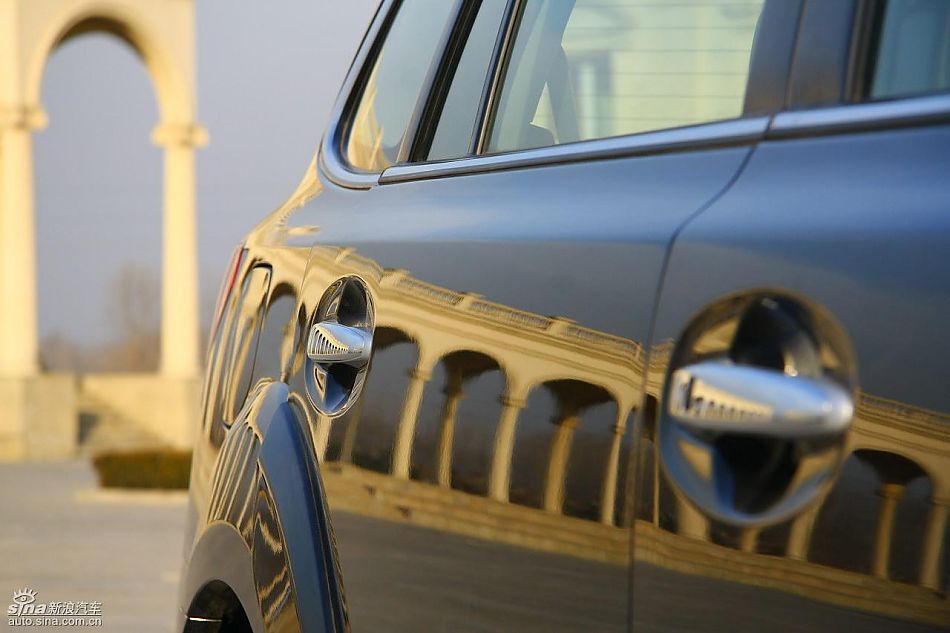 斯巴鲁新傲虎外观实拍