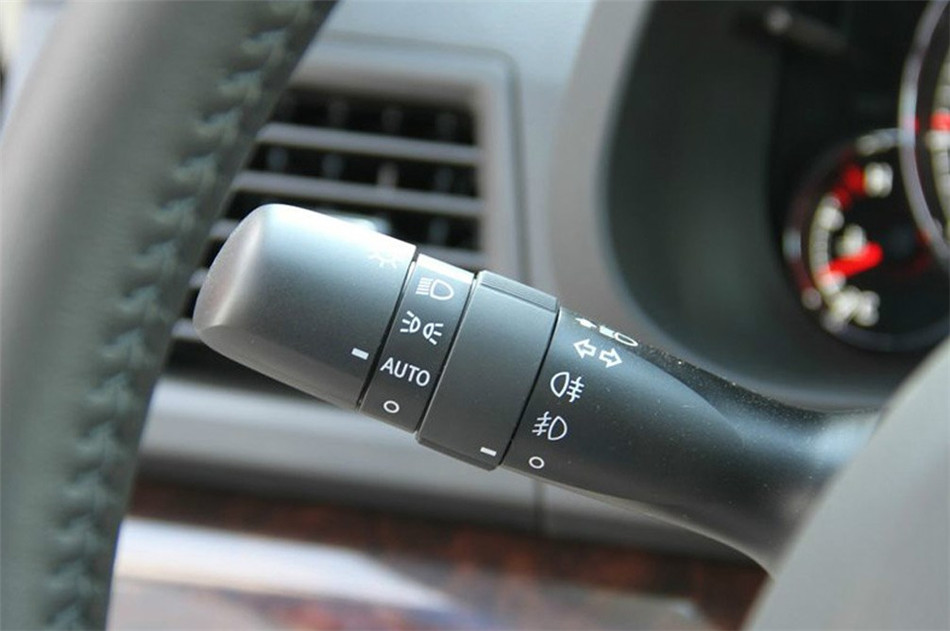 2013款 2.5i AT 豪华版 内饰