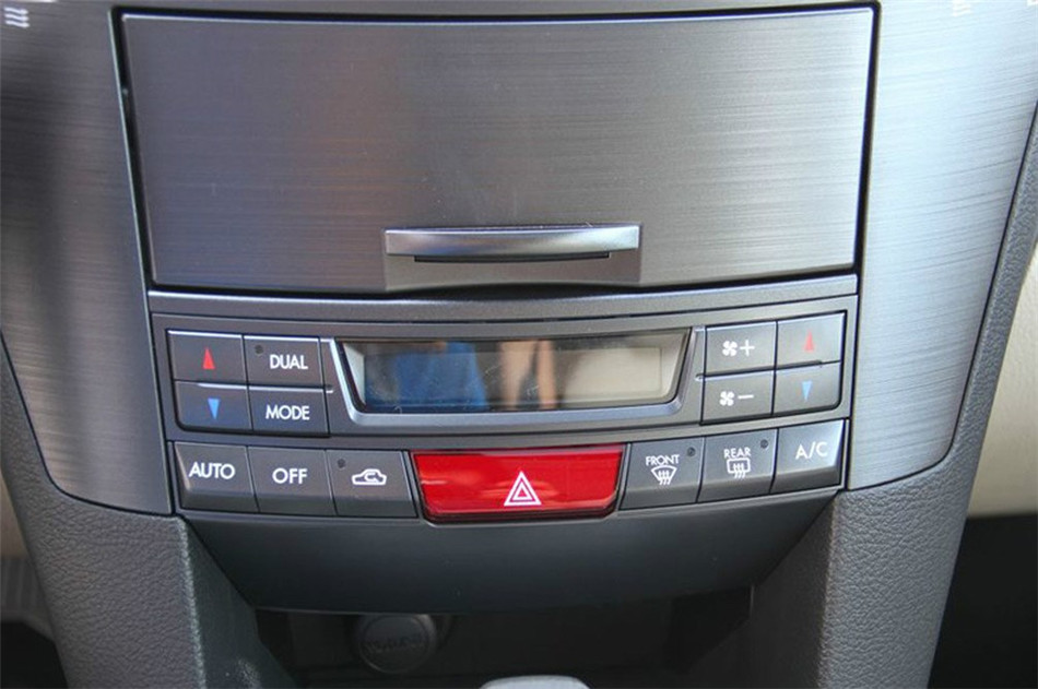 2013款 2.5i AT 豪华版 内饰