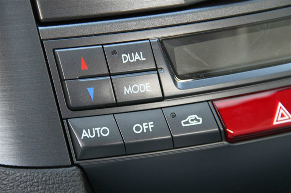 2013款 2.5i AT 豪华版 内饰