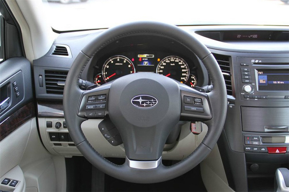 2013款 2.5i AT 豪华版 内饰