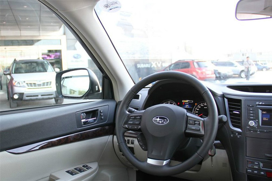 2013款 2.5i AT 豪华版 内饰