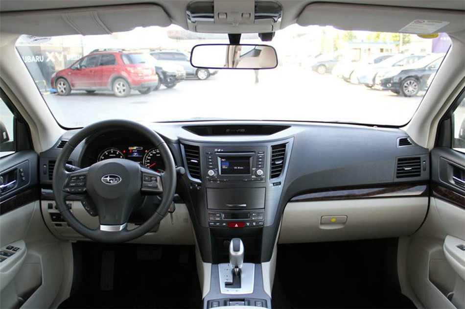 2013款 2.5i AT 豪华版 内饰