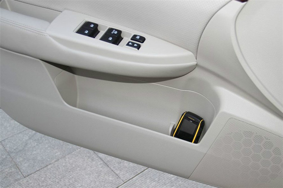 2013款 2.5i AT 豪华版 座椅空间