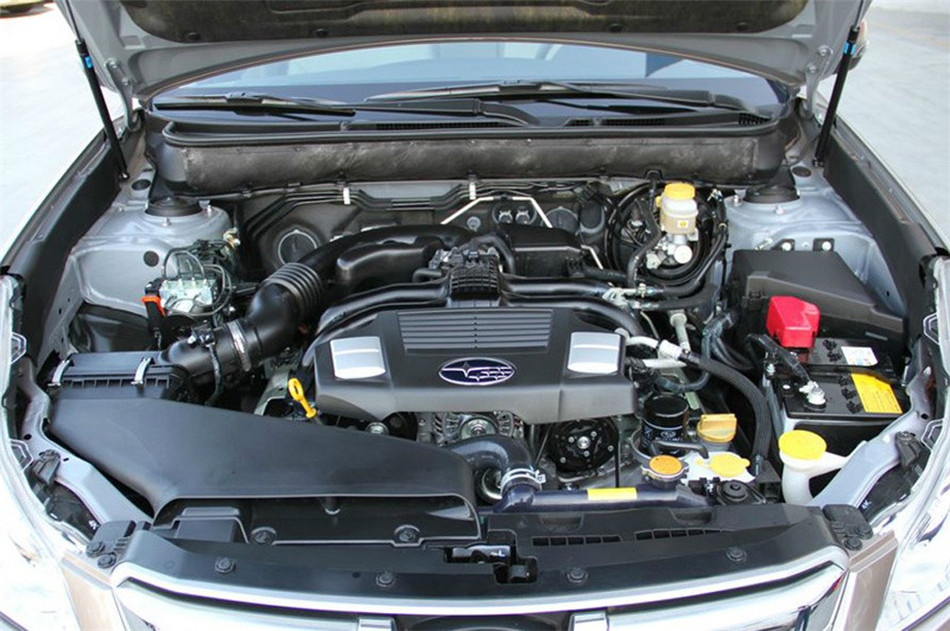 2013款 2.5i AT 豪华版 引擎底盘