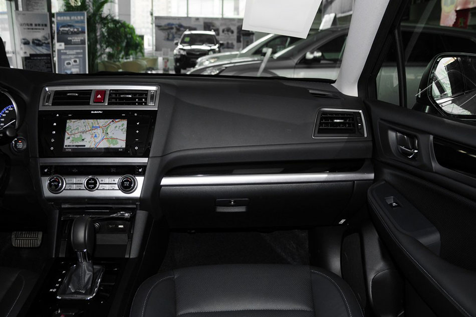 2015款 2.5i 运动导航版 内饰