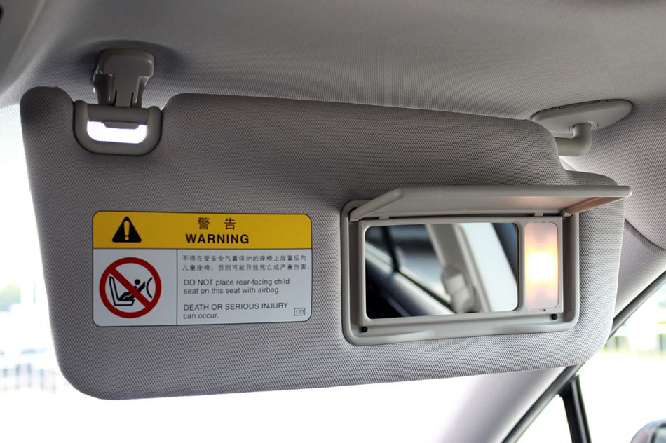 2015款 2.5i 运动导航版 座椅空间