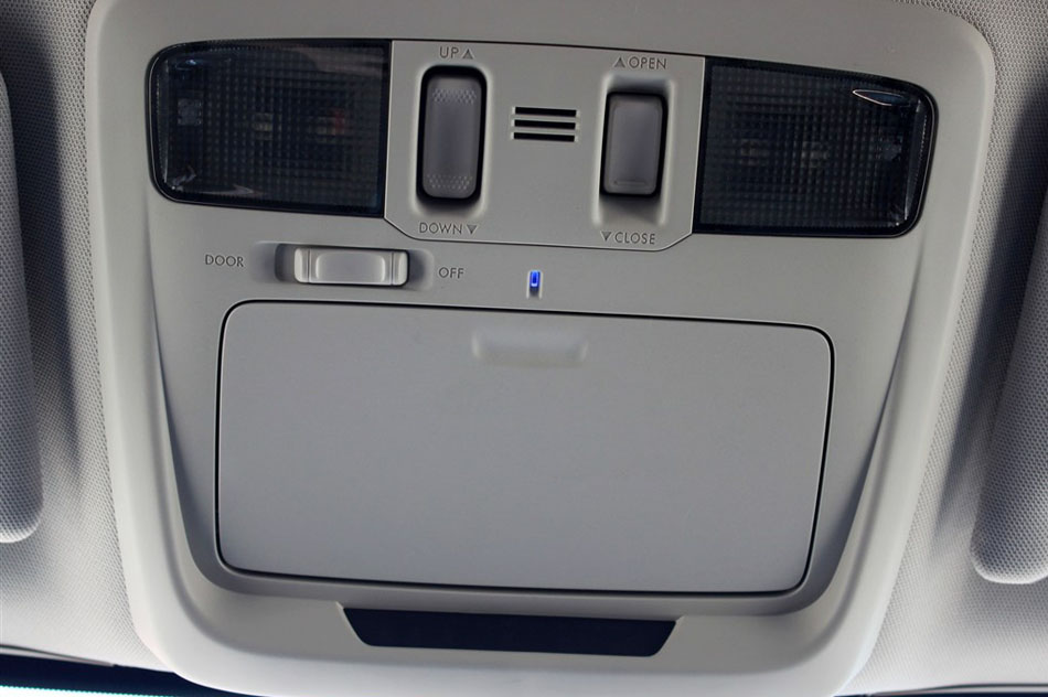 2015款 2.5i 运动导航版 座椅空间