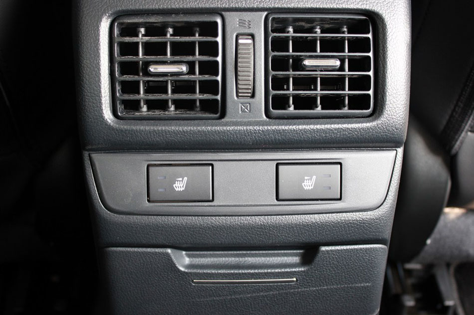 2015款 2.5i 运动导航版 座椅空间