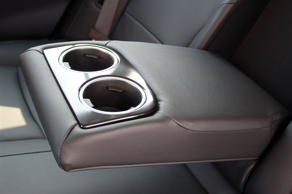 2015款 2.5i 运动导航版 座椅空间