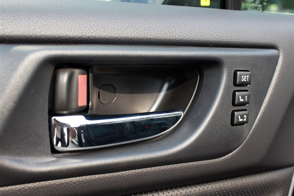 2015款 2.5i 运动导航版 座椅空间