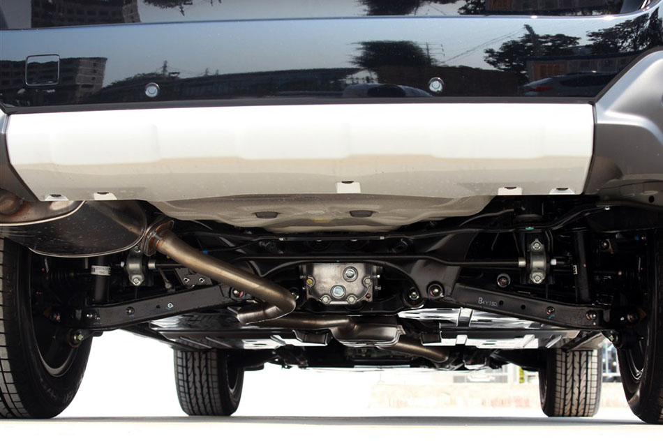 2015款 2.5i 运动导航版 引擎底盘