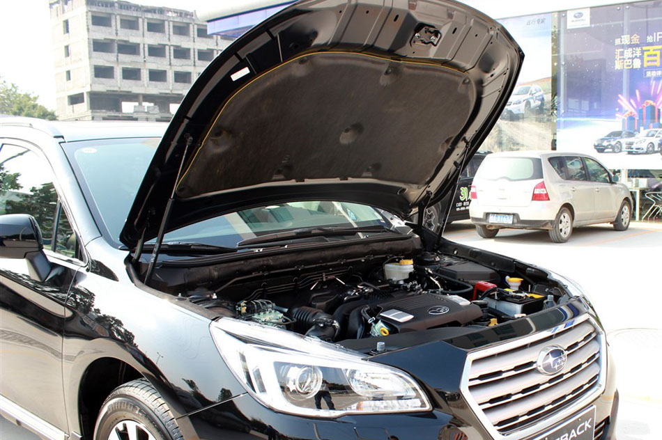 2015款 2.5i 运动导航版 引擎底盘