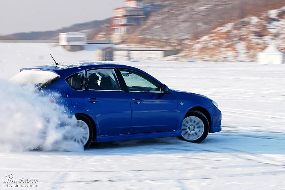 斯巴鲁2009全系车型冰雪体验