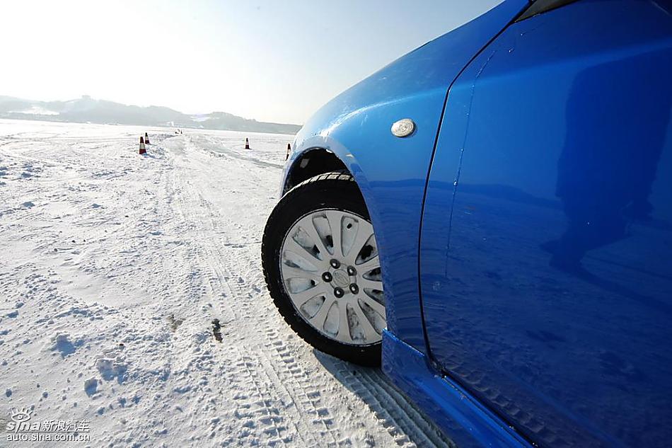 斯巴鲁2009全系车型冰雪体验