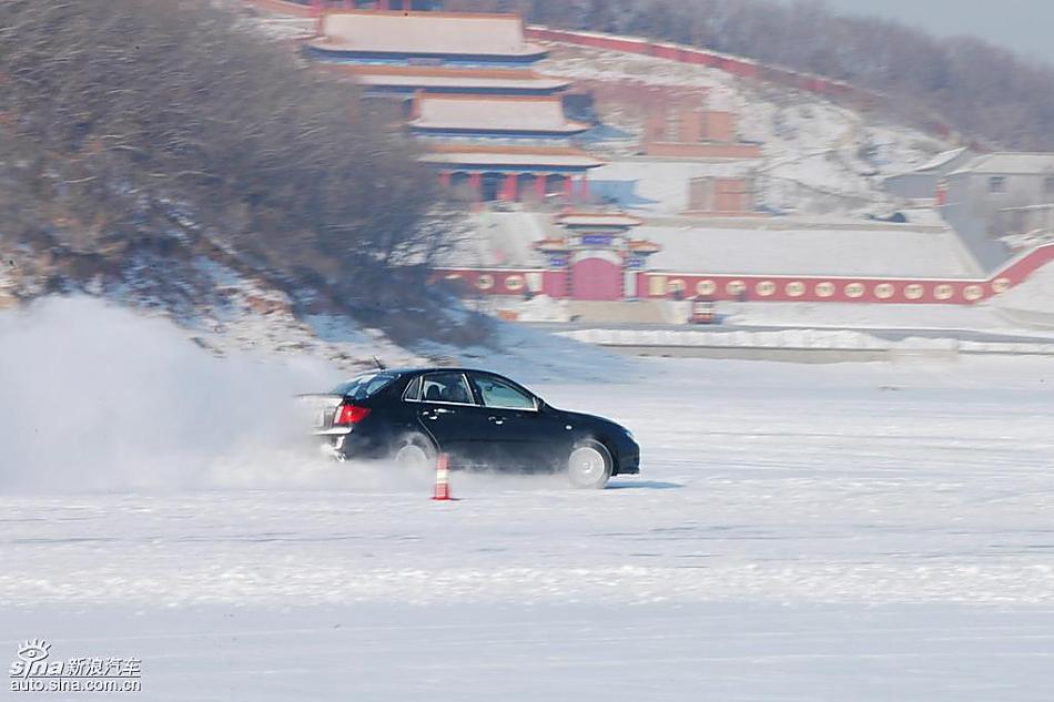 斯巴鲁2009全系车型冰雪体验