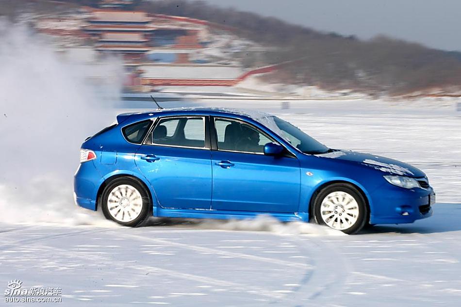 斯巴鲁2009全系车型冰雪体验