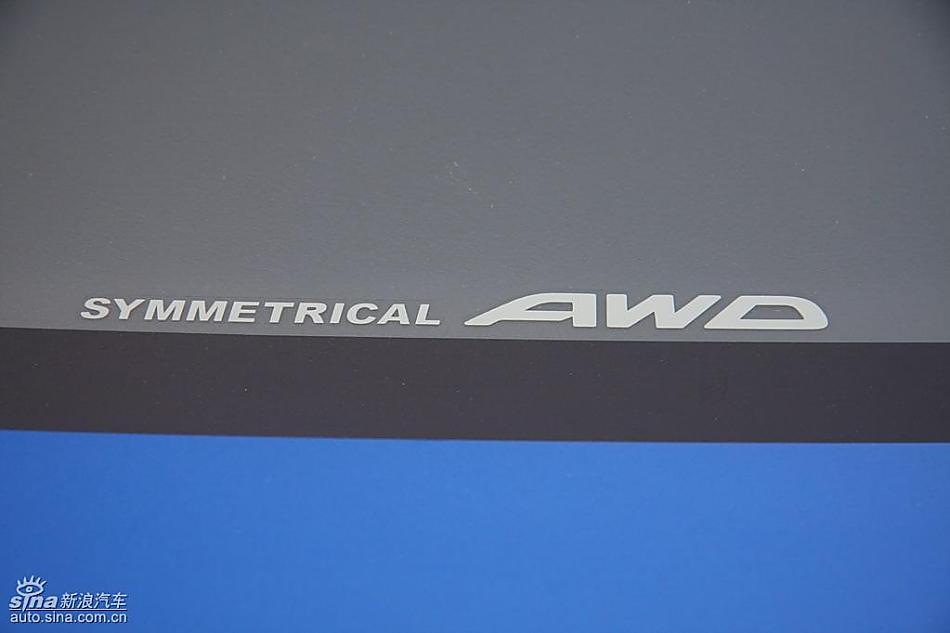 斯巴鲁三厢翼豹发动机及细节