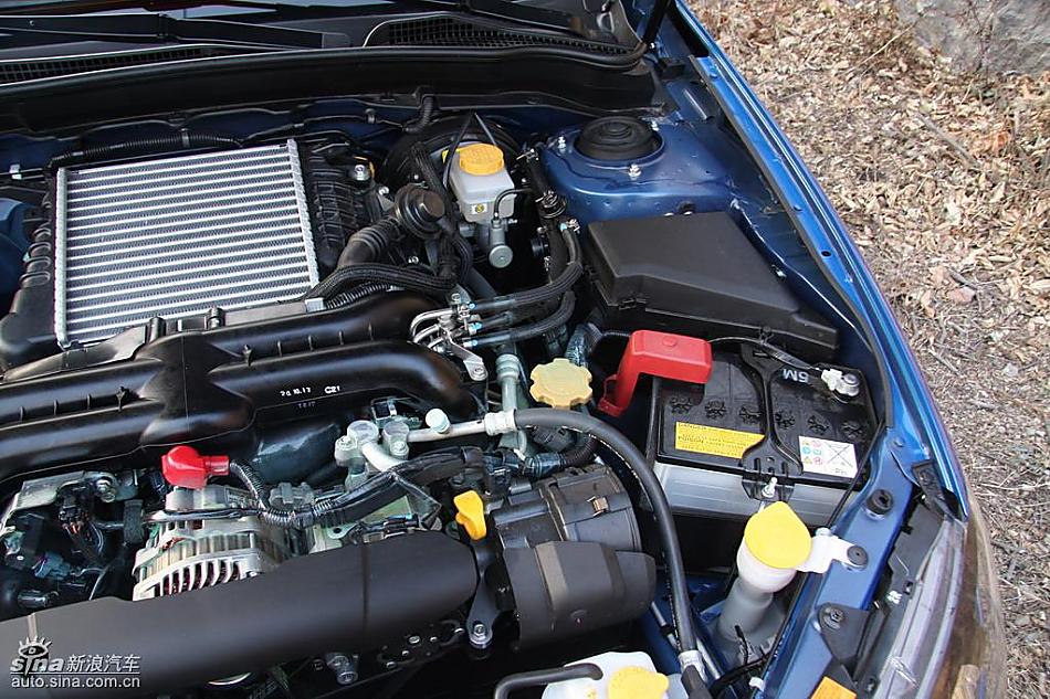 斯巴鲁三厢翼豹发动机及细节