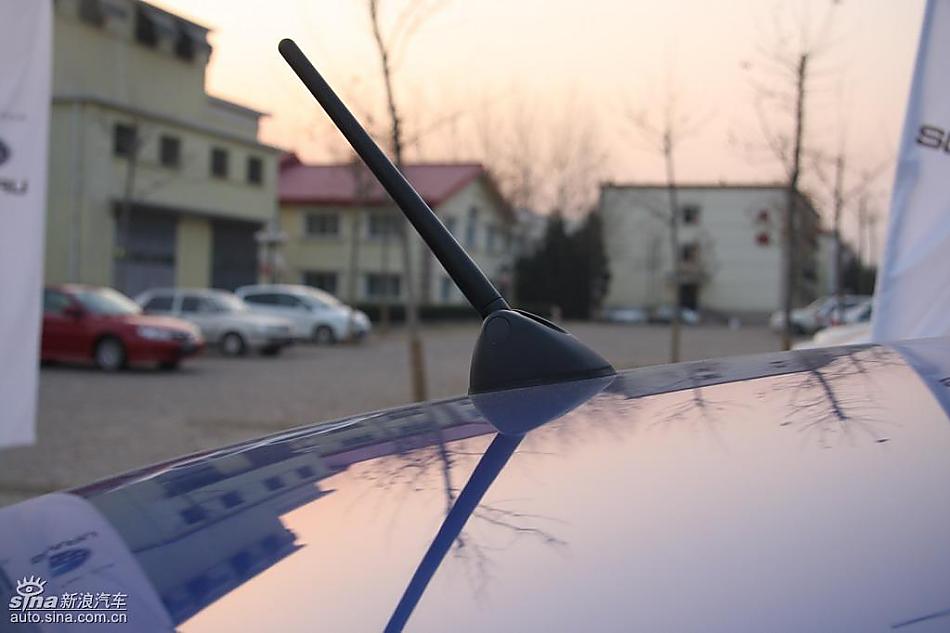 斯巴鲁三厢翼豹发动机及细节