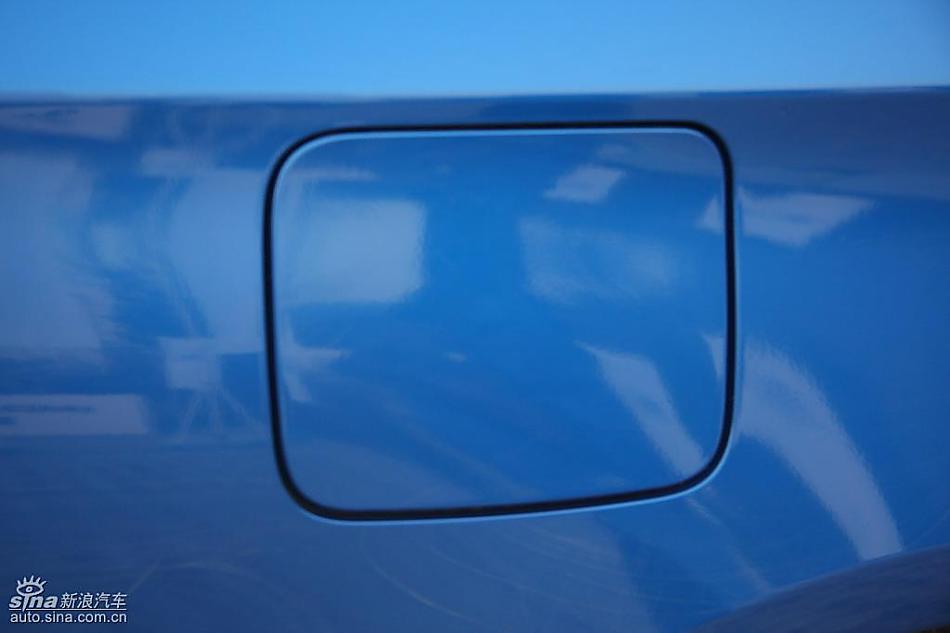 斯巴鲁三厢翼豹发动机及细节