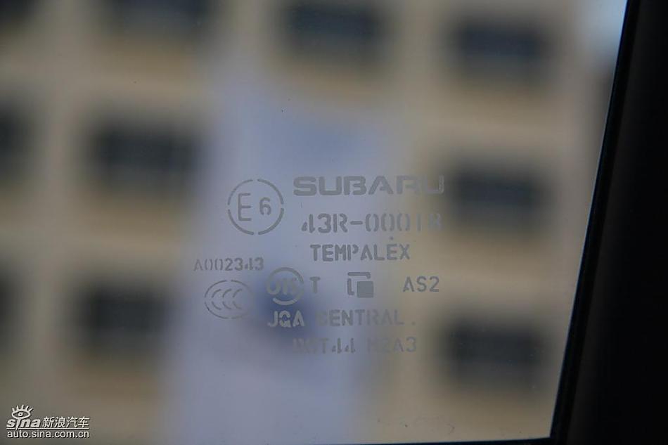 斯巴鲁三厢翼豹发动机及细节