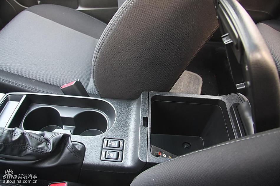 斯巴鲁三厢翼豹内饰