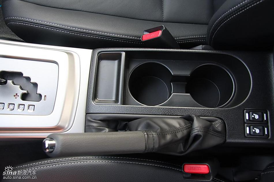 斯巴鲁三厢翼豹内饰