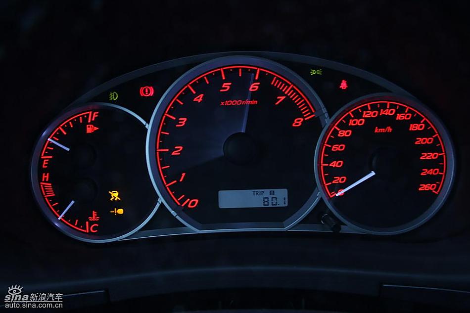 斯巴鲁三厢翼豹内饰