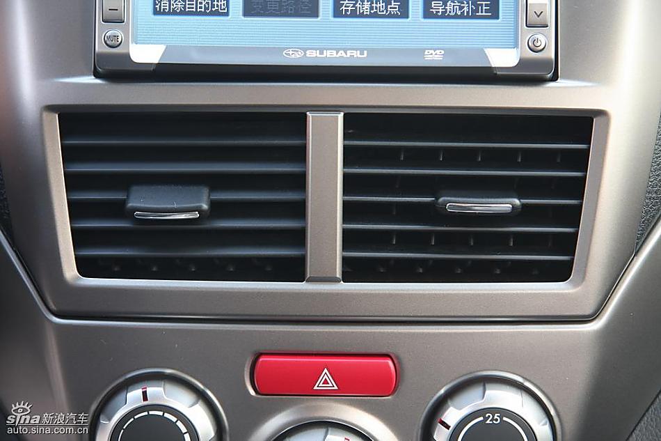 斯巴鲁三厢翼豹内饰