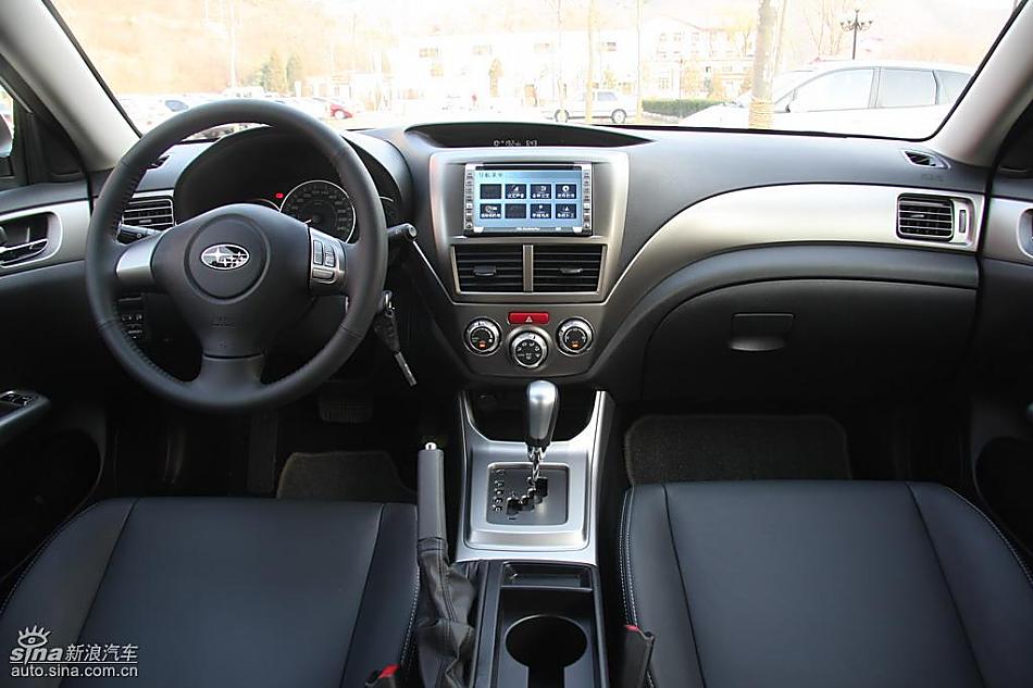 斯巴鲁三厢翼豹内饰