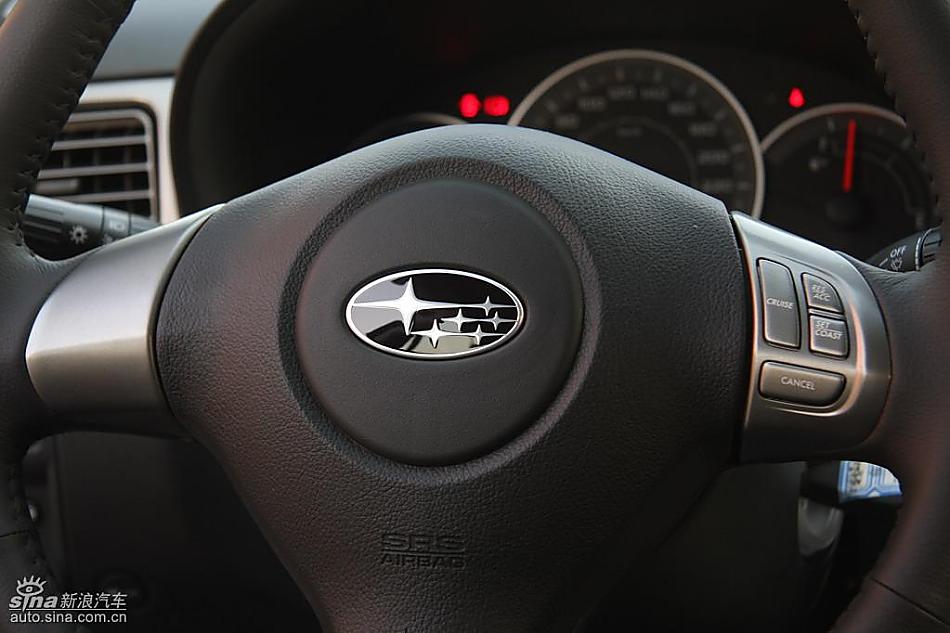 斯巴鲁三厢翼豹内饰