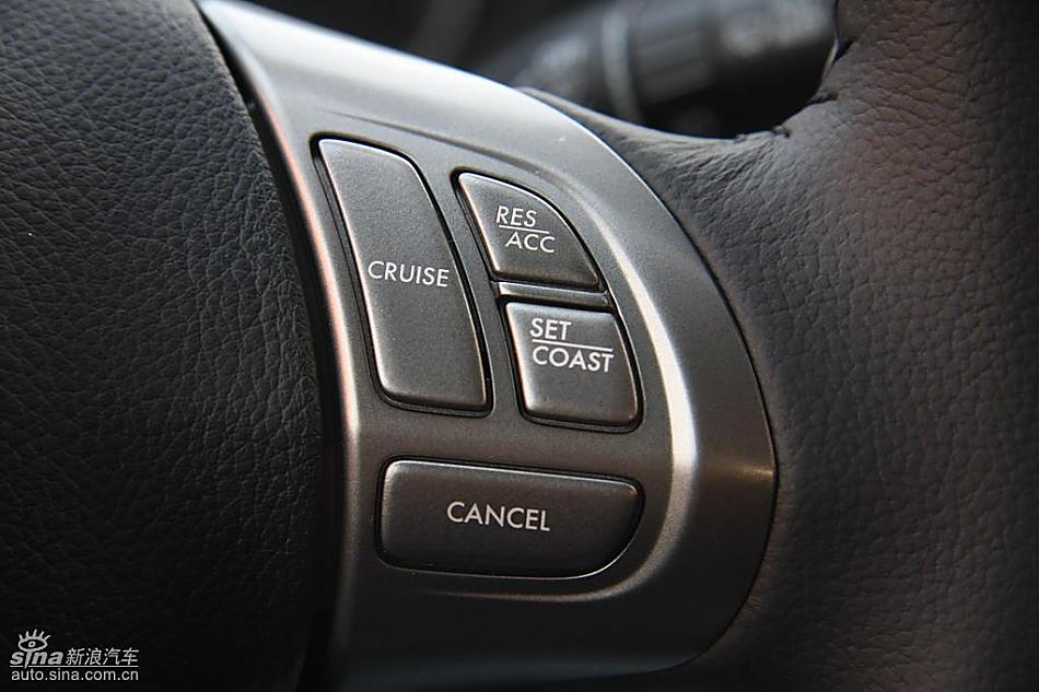 斯巴鲁三厢翼豹内饰