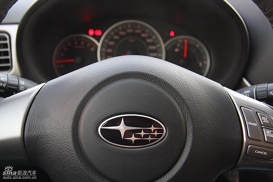 斯巴鲁三厢翼豹内饰