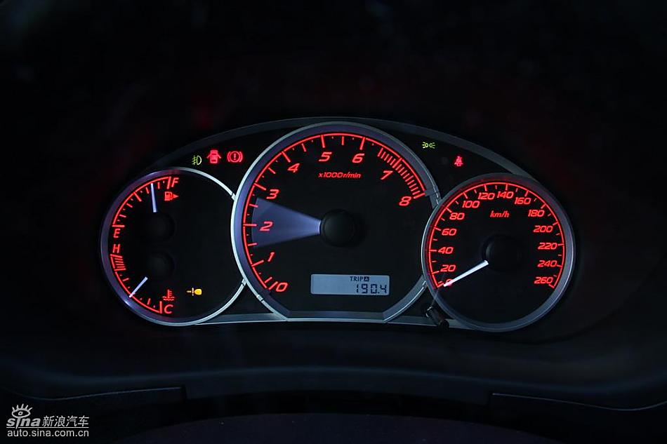 斯巴鲁三厢翼豹内饰