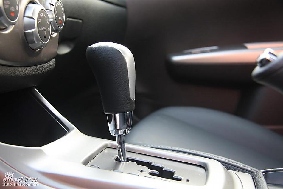 斯巴鲁三厢翼豹内饰