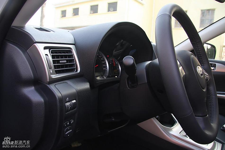 斯巴鲁三厢翼豹内饰