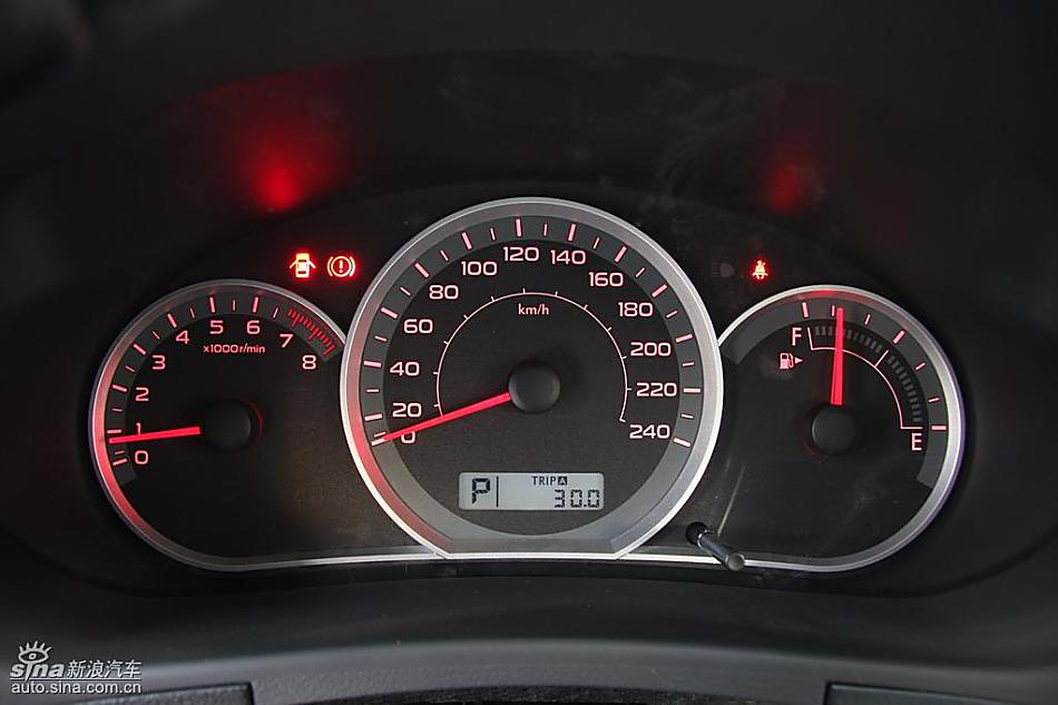 斯巴鲁三厢翼豹内饰