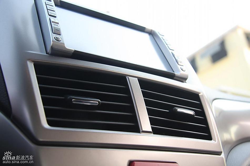 斯巴鲁三厢翼豹内饰