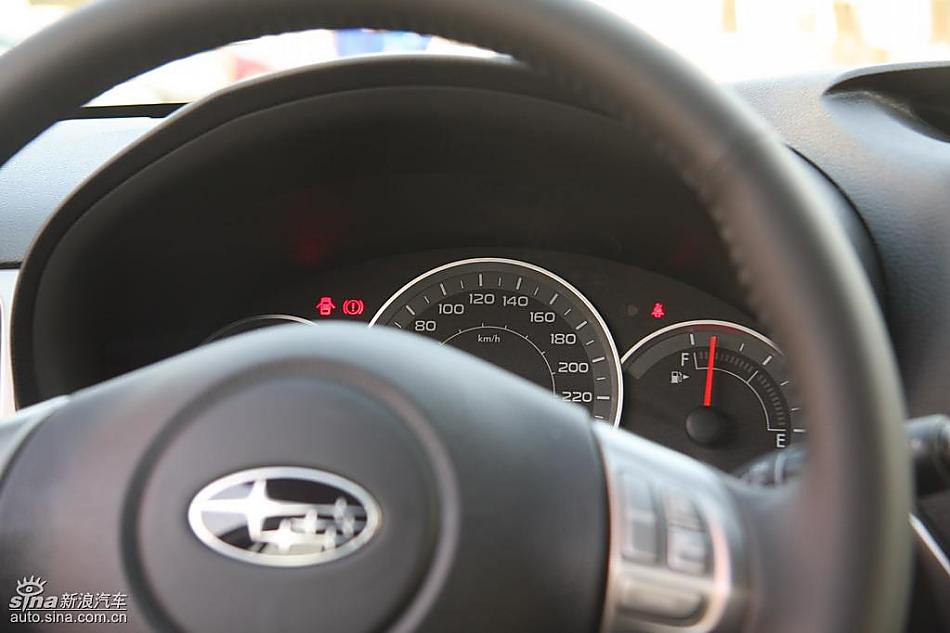 斯巴鲁三厢翼豹内饰