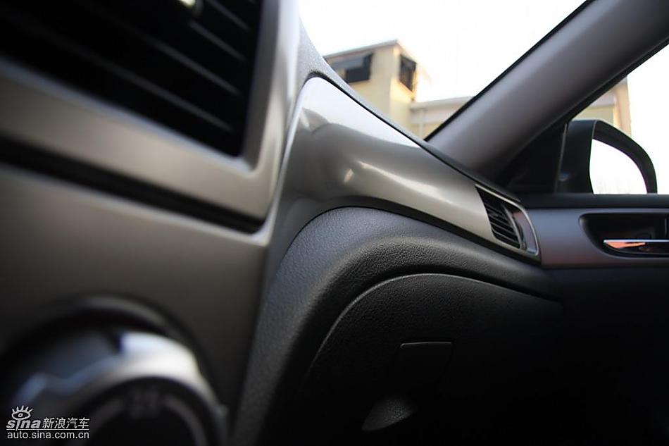 斯巴鲁三厢翼豹内饰