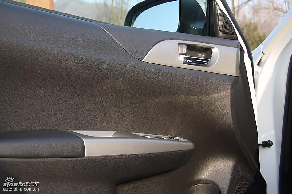 斯巴鲁三厢翼豹内饰