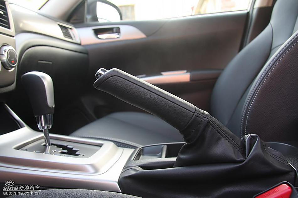 斯巴鲁三厢翼豹内饰