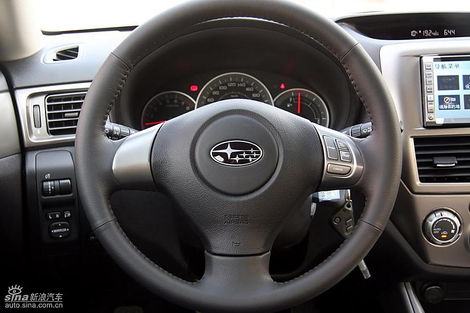 斯巴鲁三厢翼豹内饰