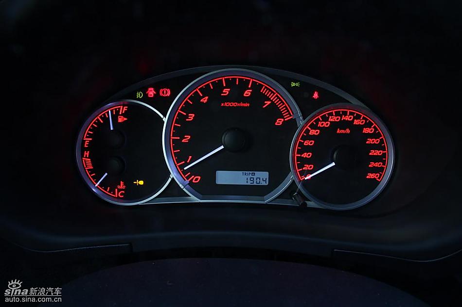 斯巴鲁三厢翼豹内饰