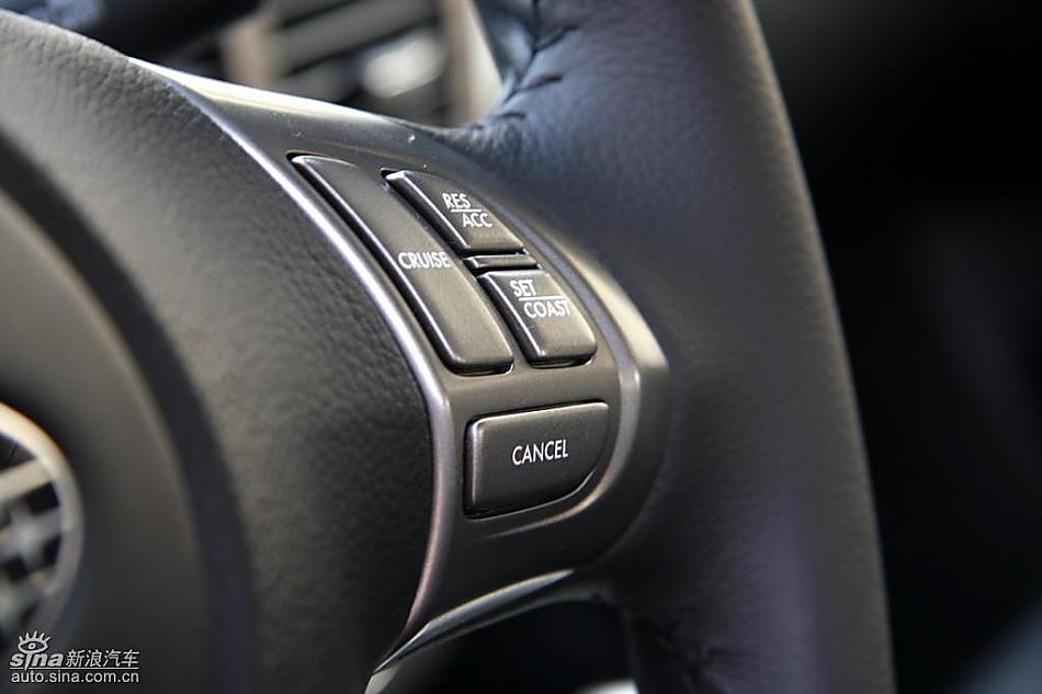 斯巴鲁三厢翼豹内饰