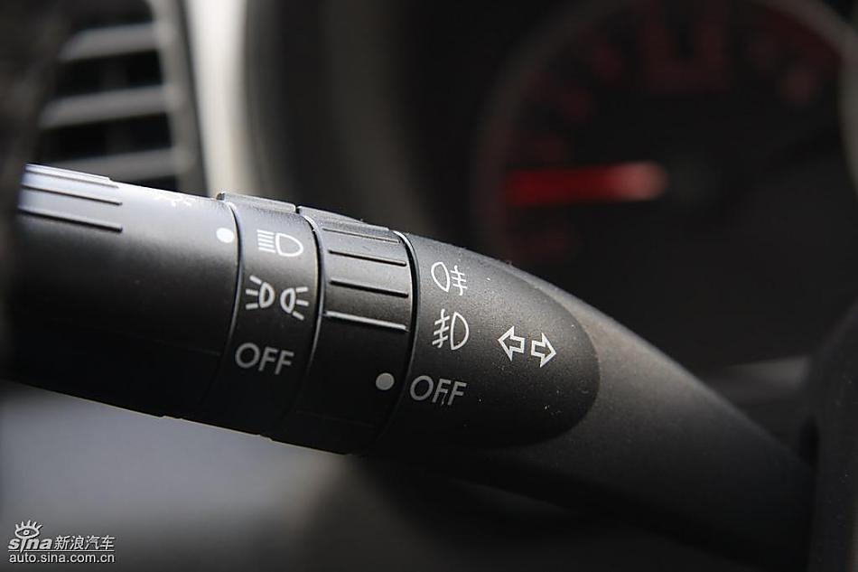 斯巴鲁三厢翼豹内饰