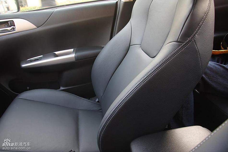 斯巴鲁三厢翼豹内饰