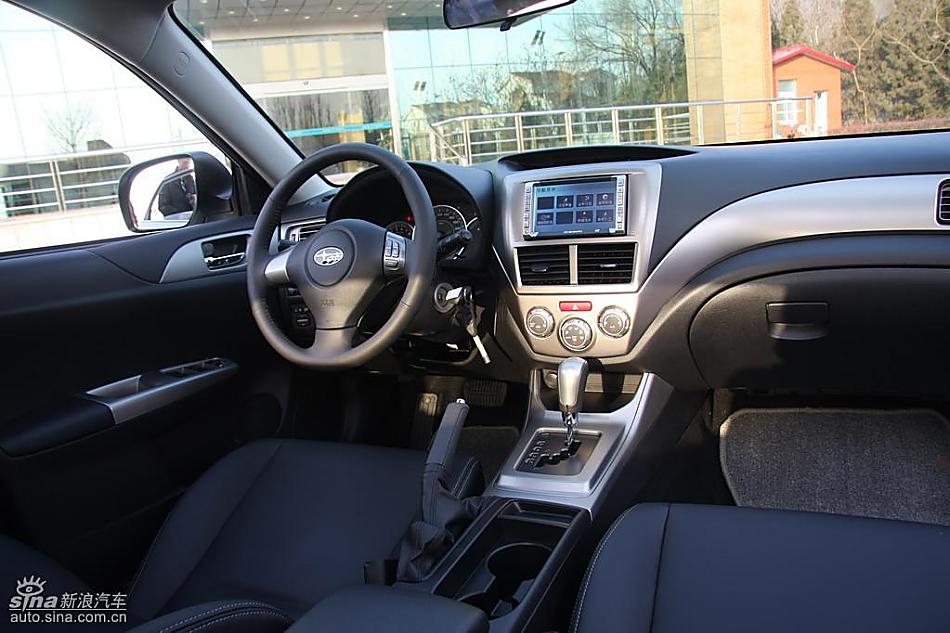 斯巴鲁三厢翼豹内饰